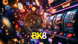 Escena dinámica inspirada en casino con iluminación BK8, cartas, fichas e íconos de juegos digitales en un espacio moderno de juegos.